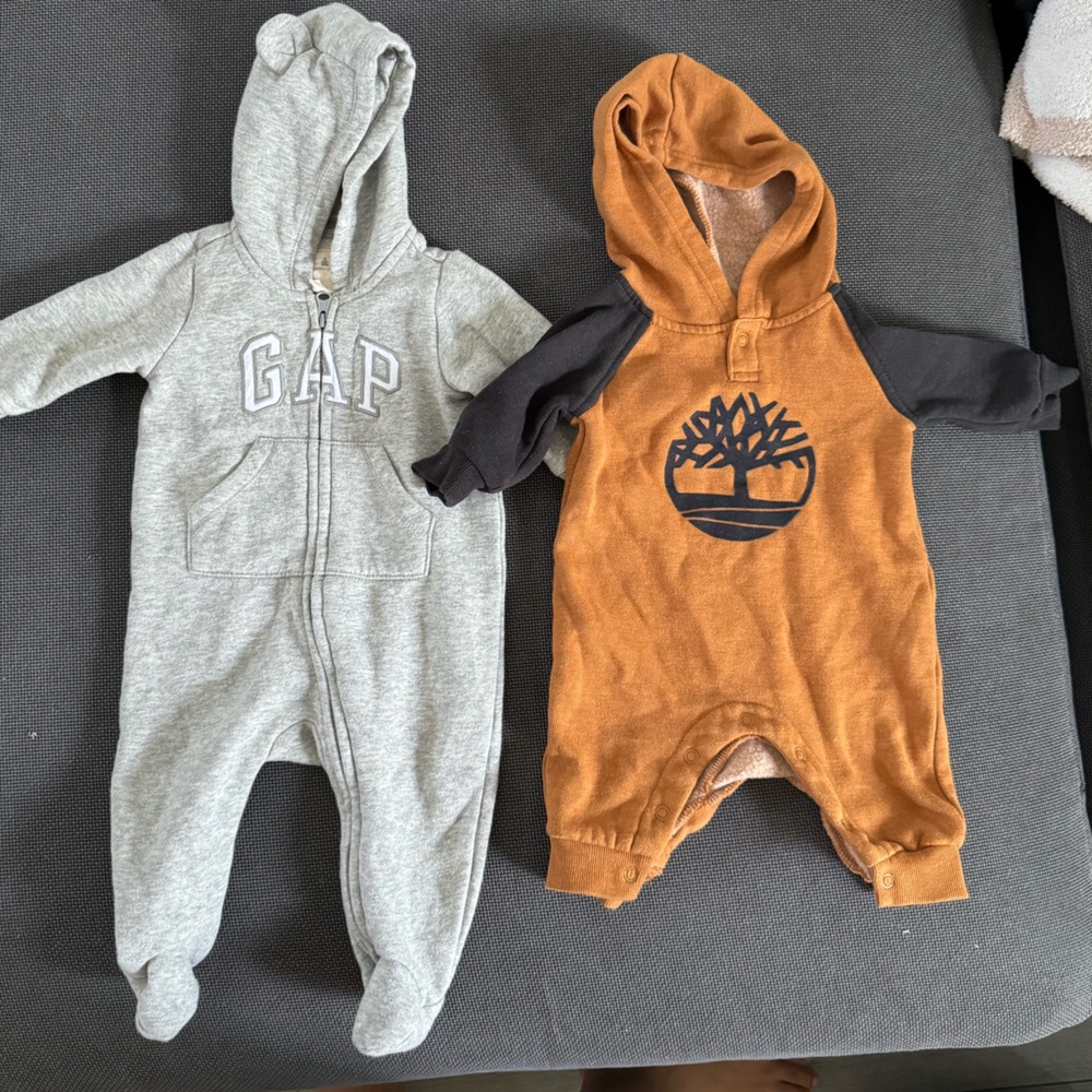 Baby gap and timberland jumspuit 0-3 months USED